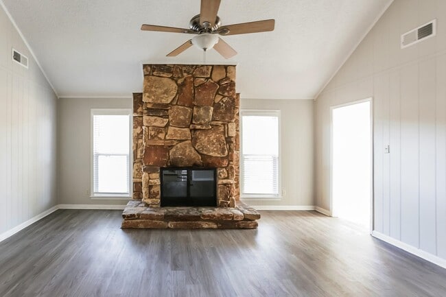 4454 Westbury Dr in Memphis, TN - Building Photo - Building Photo