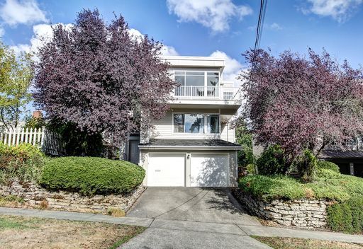 2918 E Republican St in Seattle, WA - Building Photo