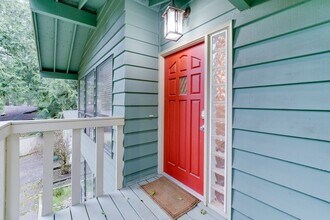 1614 NE 199th Ct in Shoreline, WA - Foto de edificio - Building Photo