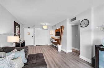 830 NW 87th Ave, Unit 303 in Miami, FL - Building Photo - Building Photo