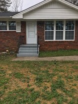 1364 Stoneham Ct in Atlanta, GA - Building Photo