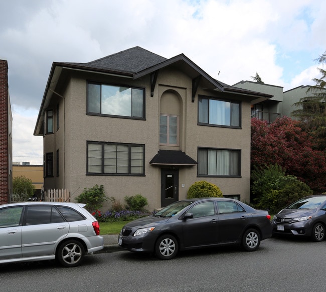 1425 W 10th Ave