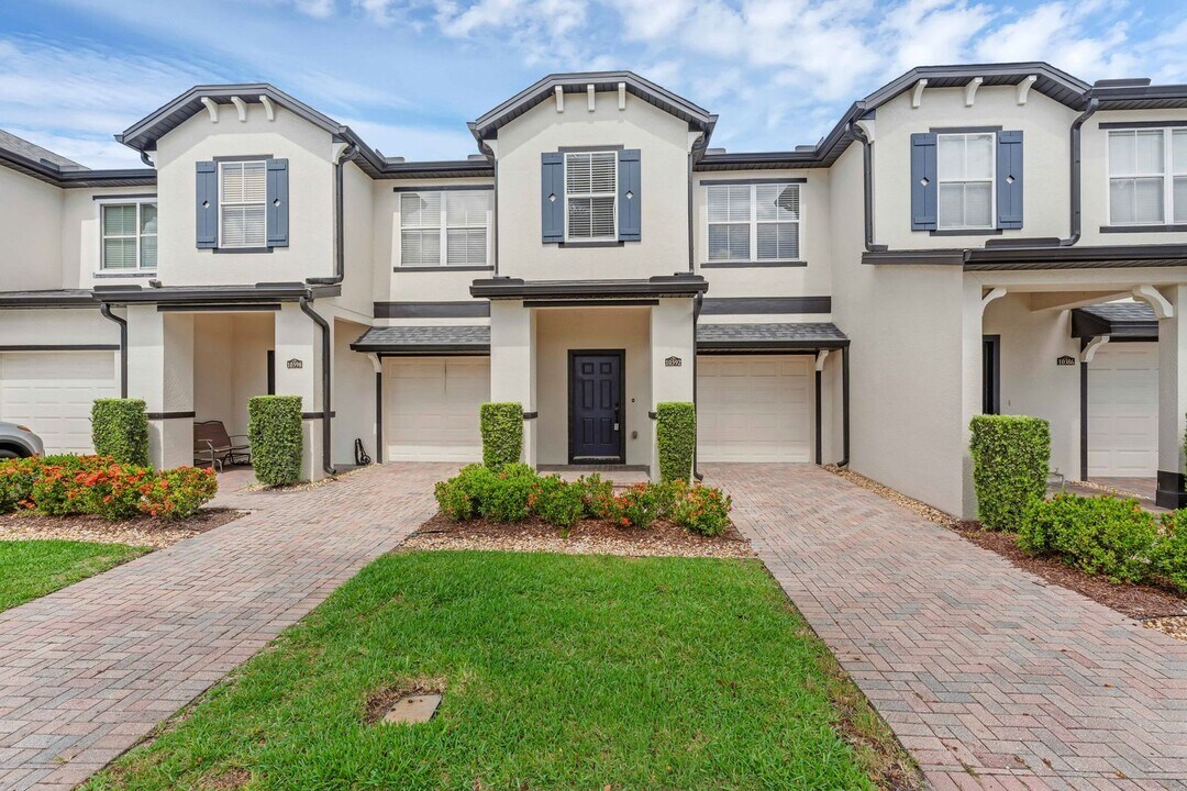 10392 Park Commons Dr in Orlando, FL - Building Photo