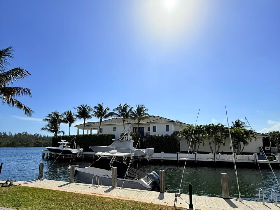 750 NE Spanish River Blvd in Boca Raton, FL - Building Photo