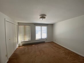811 E Murray St in Rawlins, WY - Foto de edificio - Building Photo
