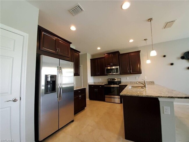 3878 Burrfield Street in Ft. Myers, FL - Building Photo - Building Photo