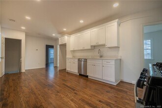340 Pleasantview Ave in Bridgeport, CT - Building Photo - Building Photo