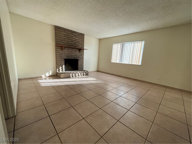 7408 Alta Dr in Las Vegas, NV - Building Photo - Building Photo