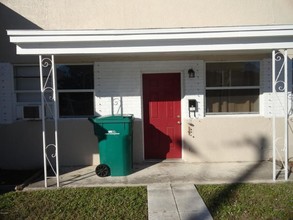 1002 Brothers Ave in Melbourne, FL - Building Photo - Building Photo