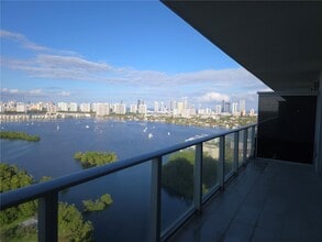 16385 Biscayne Blvd, Unit 2704 in Sunny Isles Beach, FL - Building Photo - Building Photo