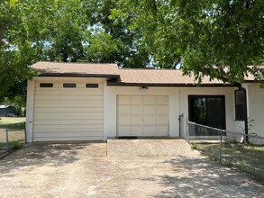 899B Harper Rd in Kerrville, TX - Building Photo - Building Photo