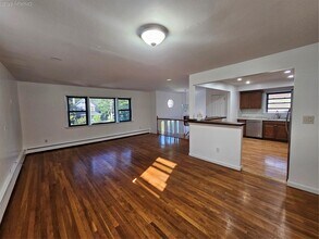 80 W Neck Rd in Huntington, NY - Building Photo - Building Photo