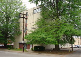 Brooks Manor in Charleston, WV - Building Photo - Building Photo