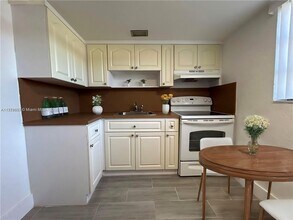 17 NE 2nd Ave in Dania Beach, FL - Building Photo - Building Photo
