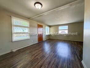 1700 SW Amhurst Rd in Topeka, KS - Building Photo - Building Photo