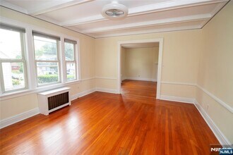 29 13th in Elmwood Park, NJ - Foto de edificio - Building Photo