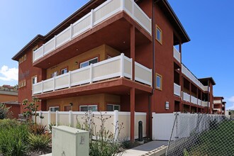 Addisyn Park Apartments in National City, CA - Foto de edificio - Building Photo