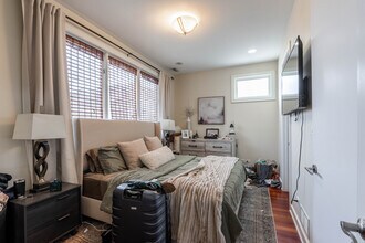 614 N Ogden Ave, Unit 2 in Chicago, IL - Building Photo - Building Photo