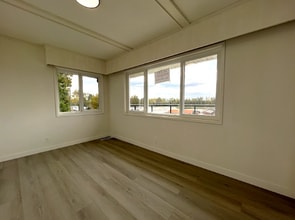 4871 Marine Dr in Burnaby, BC - Building Photo - Building Photo