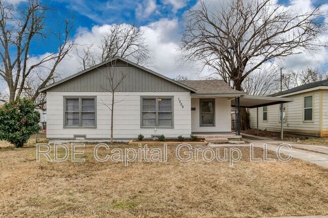 property at 1209 W Boyce Ave