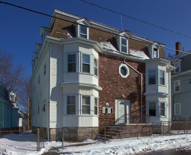 668 3rd St in Fall River, MA - Building Photo - Building Photo