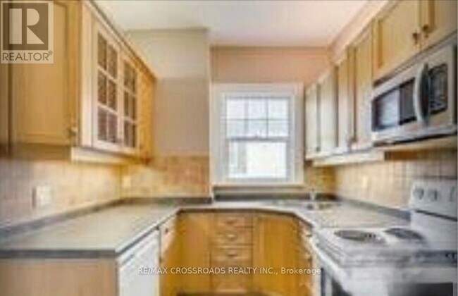 69 Lawrence Ave E in Toronto, ON - Building Photo - Building Photo