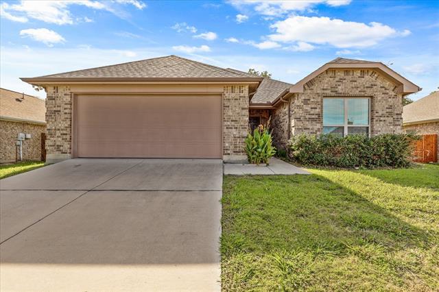 713 Oakmont Dr in Ennis, TX - Building Photo