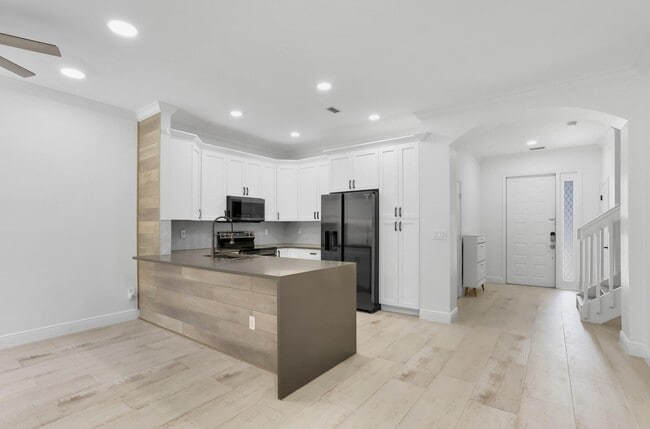 384 River Bluff Ln in Royal Palm Beach, FL - Building Photo - Building Photo