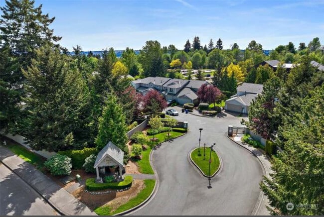 property at 4802 Nassau Ave NE