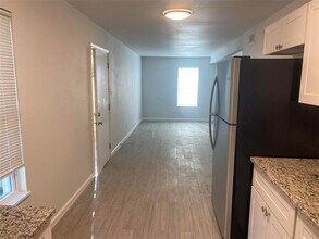 312 W Rentz St in Weatherford, TX - Building Photo - Building Photo