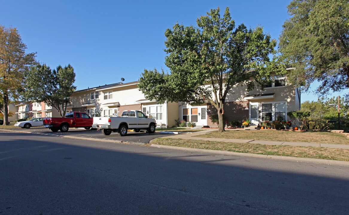 Berkshire Village Townhouses in Kansas City, KS - Foto de edificio