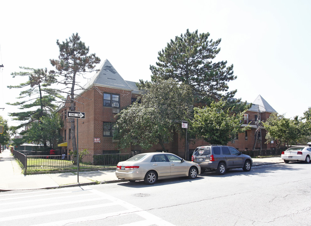 886 Foster Ave in Brooklyn, NY - Building Photo