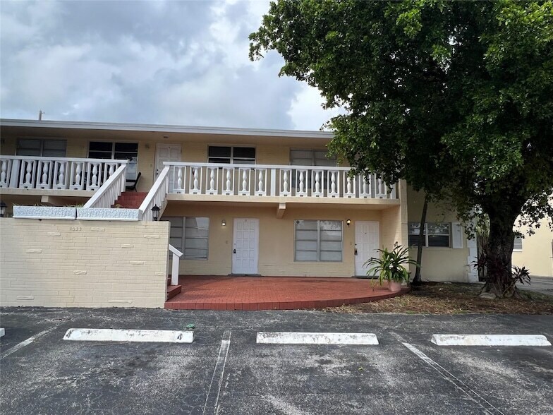 1033 NW 30th Ct in Wilton Manors, FL - Foto de edificio