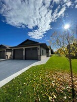 292 W Nicklaus Ave in Kalispell, MT - Building Photo