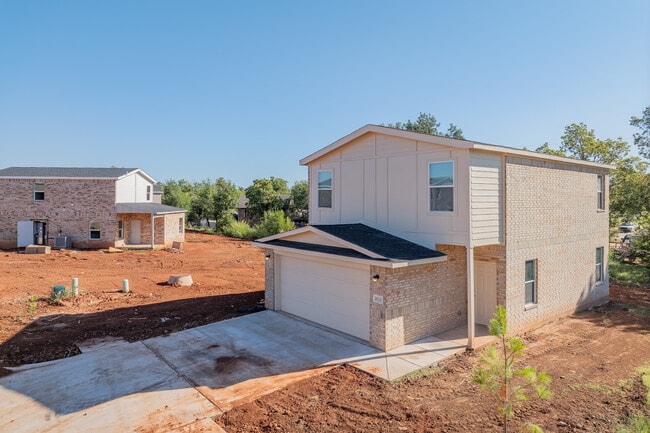 Avalon At OKC I & II in Oklahoma City, OK - Foto de edificio - Building Photo