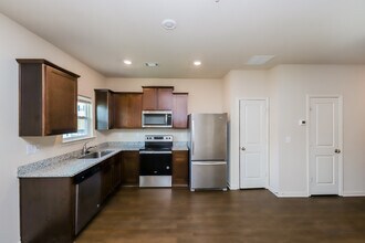 604 Highwood Ln in East Point, GA - Building Photo - Building Photo