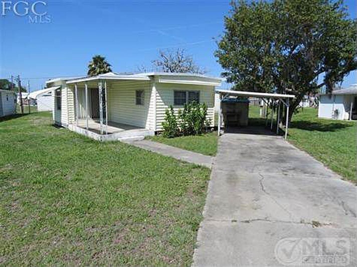 2127 Twin Brooks Rd in North Fort Myers, FL - Building Photo