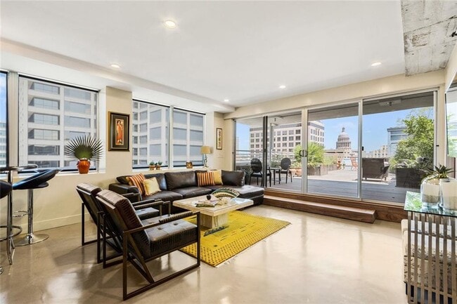 property at 800 Brazos St