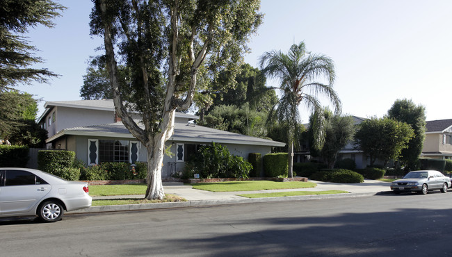 3157-3163 Quartz Ln in Fullerton, CA - Foto de edificio - Building Photo