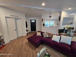 328 Groves Point Cir in Hampstead, NC - Building Photo - Building Photo