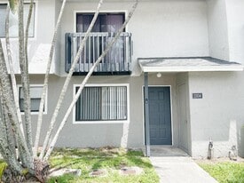2304 Seaside Dr in Greenacres, FL - Building Photo