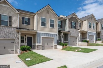 6979 Zaniah Rd in Atlanta, GA - Building Photo - Building Photo