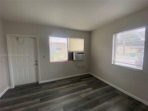 361 Sharar Ave in Opa Locka, FL - Building Photo - Building Photo
