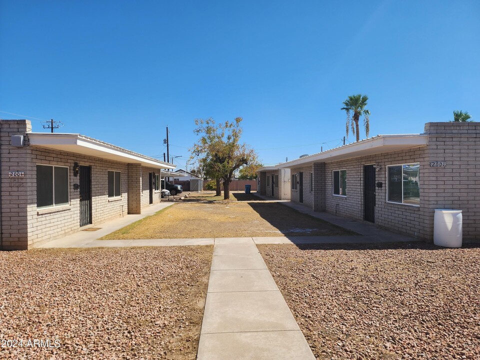 2001 W Turney Ave in Phoenix, AZ - Building Photo