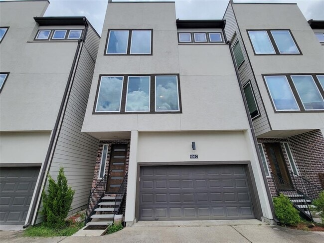property at 906 W 17th St