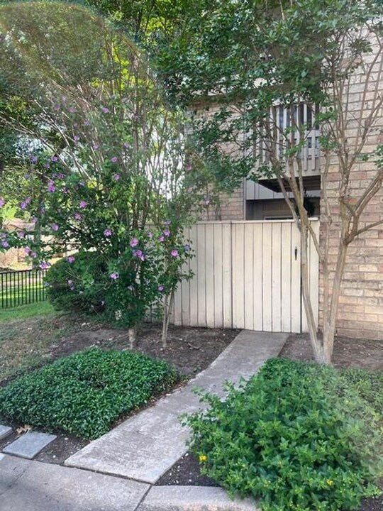 8340 Fathom Cir in Austin, TX - Building Photo