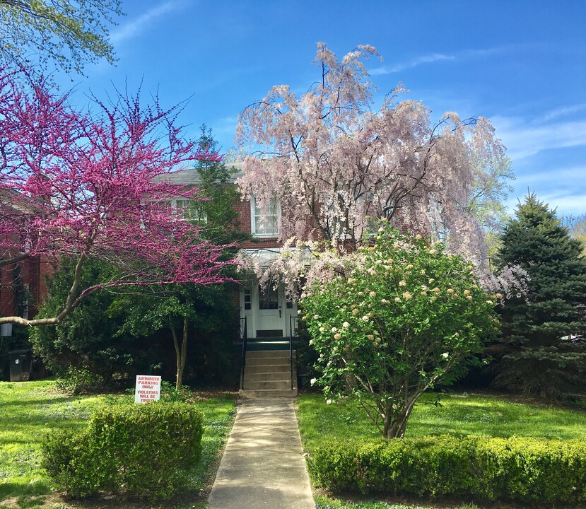 1233 Bates Ct, Unit 4 in Louisville, KY - Foto de edificio