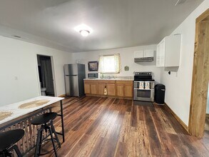 104 1st St in Cynthiana, KY - Foto de edificio - Building Photo