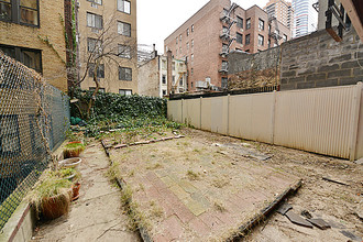 352 E 55th St in New York, NY - Building Photo - Building Photo