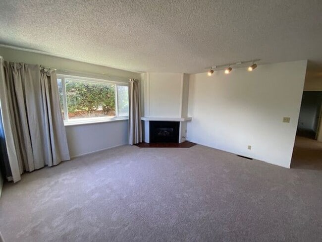 701 Pine St in Monterey, CA - Building Photo - Building Photo